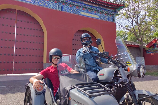 2-Hour “Ancient & Modern” Beijing Sidecar Tour (Day /Night) - Shichahai and Houhai lakes: the city breathes here