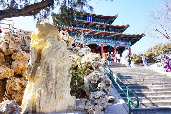 2-Hour Beijing Private Jingshan Coal Hill Park and Beihai Park Walking Tour - What makes the guide format feel smoother (and less tiring)
