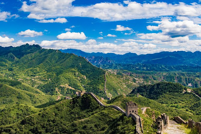 3-Day Private Hiking Adventure on the Great Wall: Gubeikou, Jinshanling and Simatai - Guide Louis and why a private route changes everything
