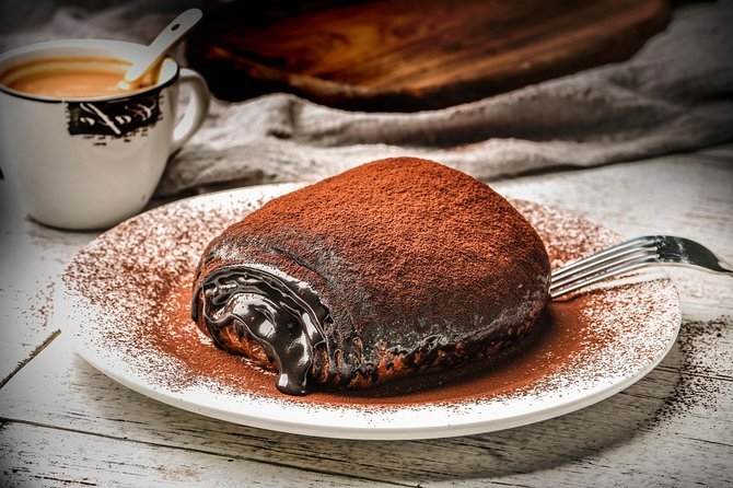 3-Hour Beijing Sanlitun Walking Tour: To Be A Trendy Foodie - Sanlitun at 5pm, why the Chaoyang trend zone fits a foodie tour
