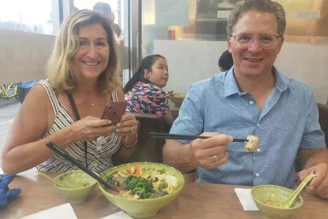 3-Hour Private Night Tour: Beijing Foodie Experience - Meeting up, getting to Dongsi Hutong, and keeping it easy