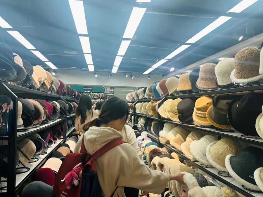 3-Hour Private Shopping & Bargaining Tour in Beijing - Stop 1: Shopping inside Bairong for 1.5 hours