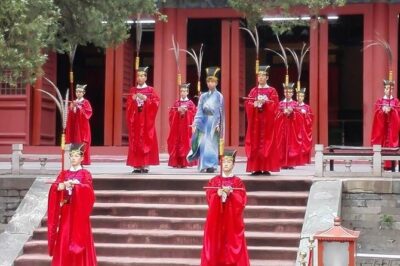 4-Hour Private Tour: Lama Temple, Confucius Temple, Guozijian Museum with Dim Sum