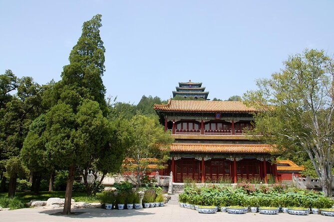 4-Hour Private Tour of Jingshan Park, Lama Temple and Hutong - Stop 1: Yonghegong Lama Temple and its 26-meter giant Buddha