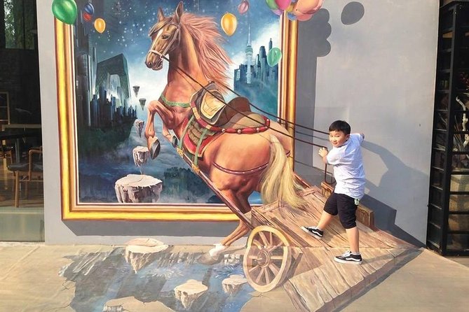 798 Art Zone, Panjiayuan Antique Market And Taikooli Private Driver Service - How This Day Trip Fits Different Types of Travelers