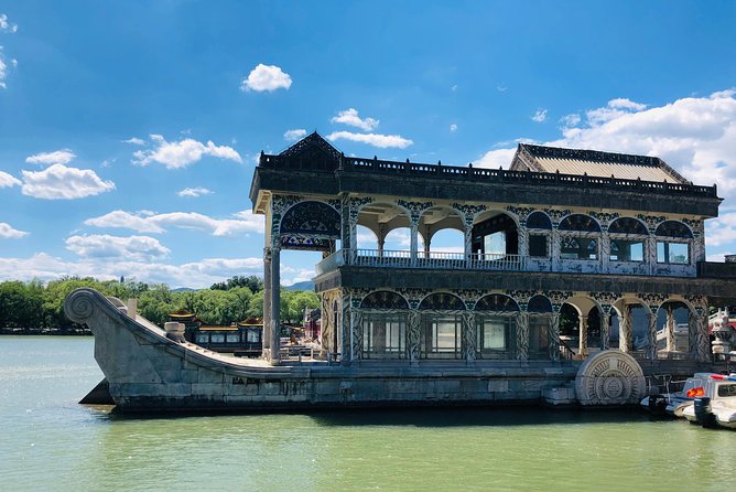 All Inclusive Tour of Summer Palace, Temple of Heaven and Hutong - Tower of Buddhist Incense and the view over Kunming Lake