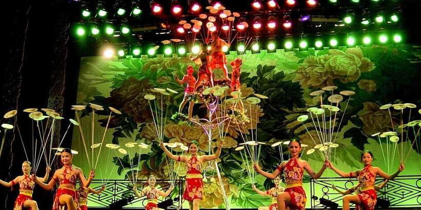 Beijing: Acrobatic Show, Pearl Market, & Peking Duck Dinner - Hotel pickup, private vehicle, and a day that stays manageable