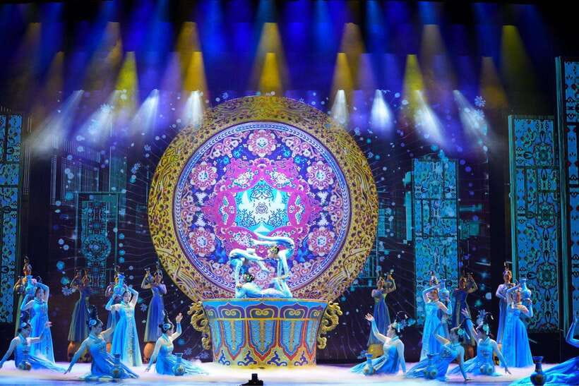Beijing: Acrobatic Show Tickets Traditional & Modern Fusion - Qinle Palace entry, ticket pickup, and what happens before the show