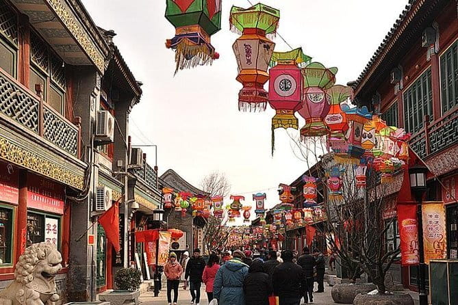 Beijing Antique Markerts Shopping Tour - Stop 3, Baoguosi Cultural Market inside old temple courtyards