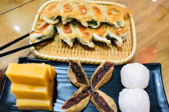 Beijing Authentic Food Walking Tour in Old Hutong &Jingshan Park - Where this tour really begins: Jingshan Park before the food