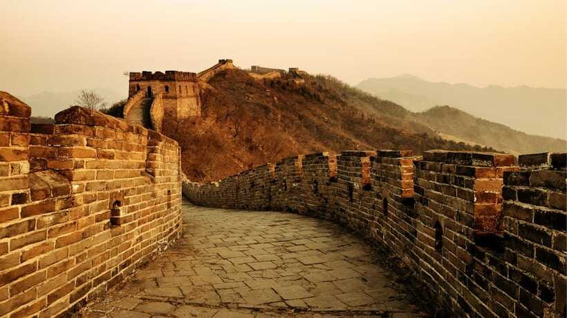 Beijing：Badaling Great Wall Tickets & Guided Tours - Night Illuminations with shows, what you’re actually signing up for