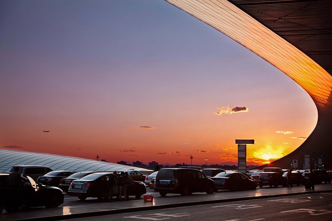 Beijing Capital International Airport Transfer: Airport (PEK) to Hotel Roundtrip - The Drive to Your Beijing Hotel: Direct, Comfortable, Practical