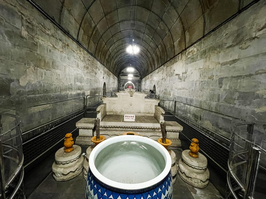 Beijing: Great Wall of China and Ming Tomb Private Tour - Ming Tomb Day: Changling vs Dingling at Tian Shou Mountain