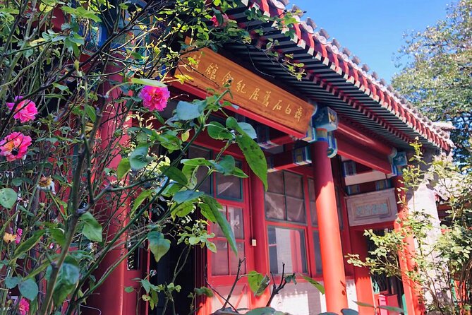 Beijing Half Day Tour: 798 Art Zone, Houhai Lake and Hutong with Rickshaw Ride - 798 Art Zone: walking through Dashanzis factory art maze