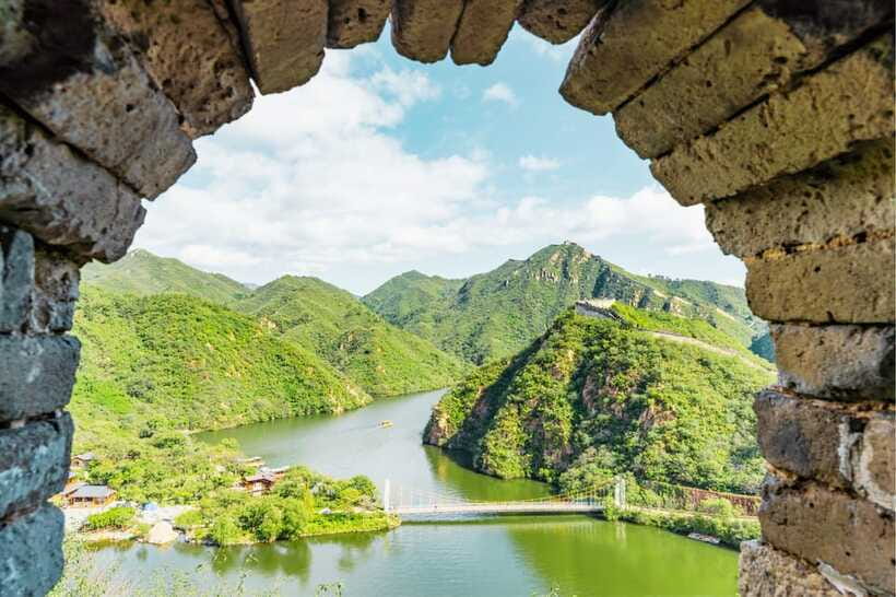 Beijing: Huanghuacheng Lakeside Great Wall Bus/Private Tour - Huanghuacheng Lakeside Great Wall: Why This Section Feels Different