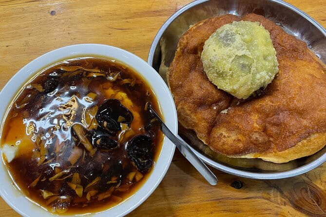 Beijing Hutong Breakfast & Coffee Tour - Stop One Foods: Sesame Balls, Wontons, and the Comfort of Simple Texture