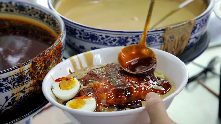 Beijing: Hutong Culinary Walking Tour with 15+ Tastings - The tasting menu: what you’ll likely eat in the Hutongs