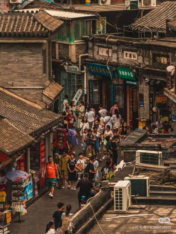 Beijing: Hutong Culture and Tea Tasting Private Tour - Houhai lakeside lanes to the Drum Tower viewpoint