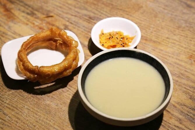 Beijing Hutong Neighborhood: Food and Dinner Tour - Back to Dongsi Hutong: Gate Nail Pancakes and the snack-set strategy