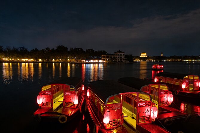 Beijing Hutong Night Tour with Yunnan Style Dinner and Chartered Boat Ride at Houhai Lake - Stop 1: Little Yunnan Restaurant and Lotus Lane Lanes