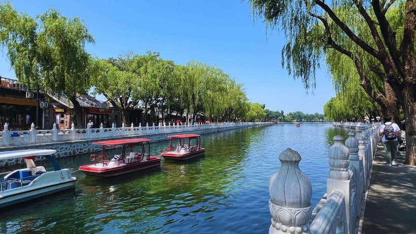 Beijing: Hutong Private Tour - Rickshaw Ride & English Guide - Hutong views you actually get, thanks to a private rickshaw