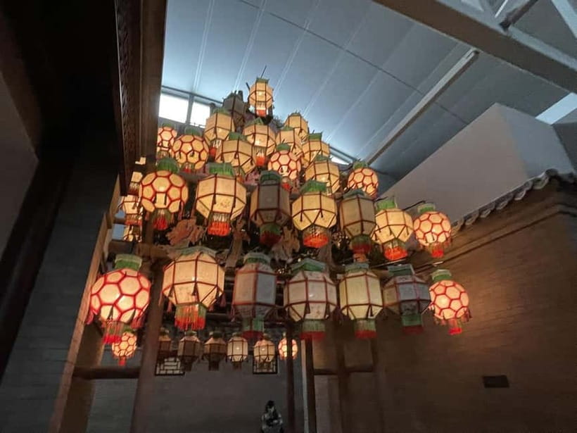 Beijing: Hutongs & Food & Culture Walking Tour - Nanluoguxiang and Shichahai: Two Hutong Moods in One Route