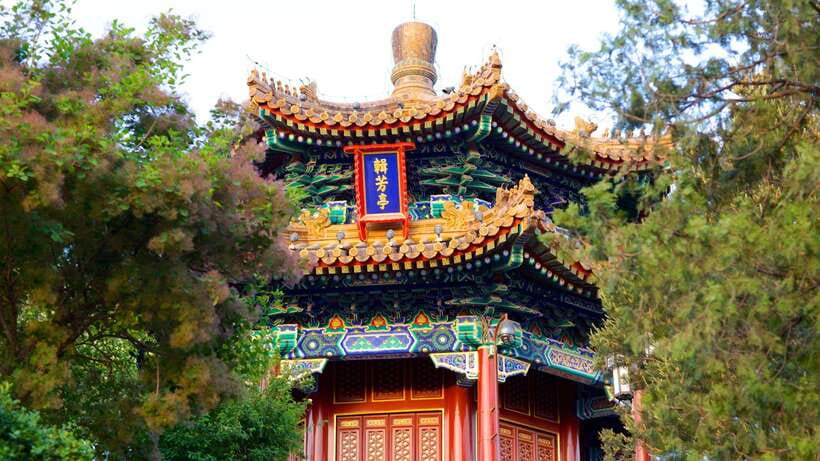 Beijing: Jingshan, Beihai&Hutong Tour – Day or Sunset Choice - Why Jingshan and Beihai fit together in one walking tour