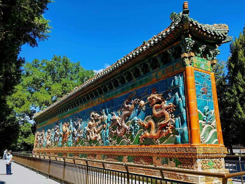 Beijing: Jingshan, Beihai&Hutong Tour – Day or Sunset Choice - Nine Dragon Screen and the Five Dragon Pavilion, explained on the spot