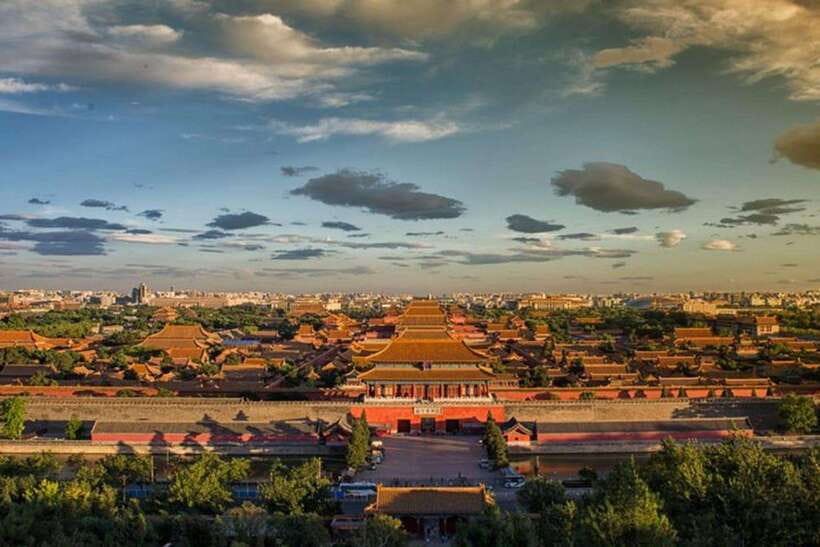 Beijing: Jingshan, Beihai&Hutong Tour – Day or Sunset Choice - Meeting at the East Gate of Coal Hill Park, then getting your bearings fast