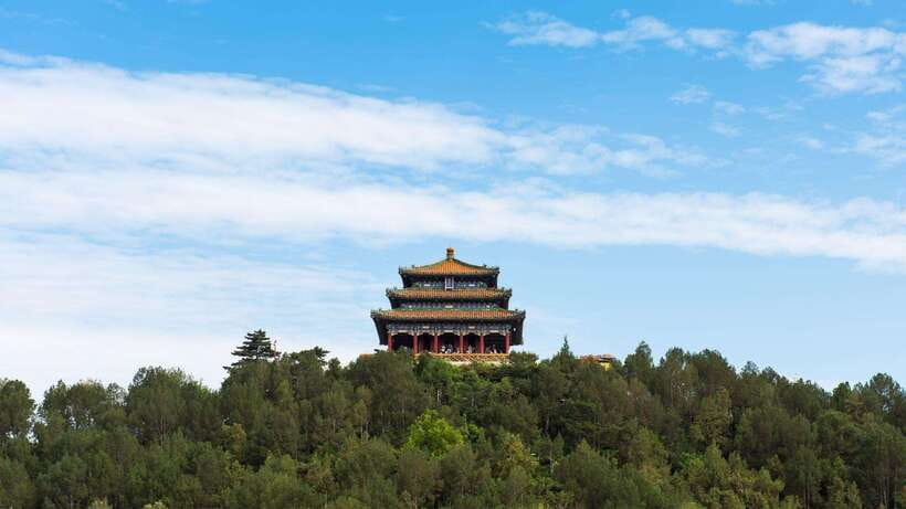 Beijing：Jingshan Park (Palace Museum Garden) Ticket - Day vs evening: light show options and the crowd tradeoff