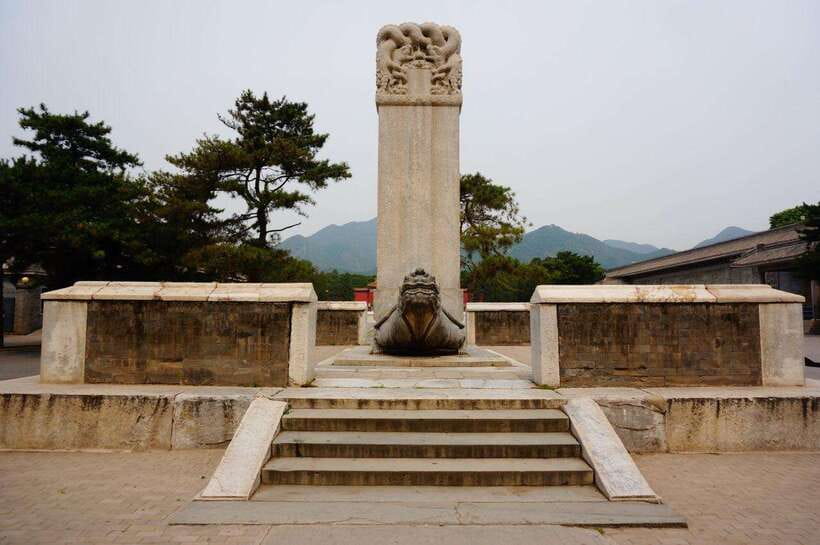 Beijing: Juyongguan Great Wall, Sacred Way & Ming Tombs Trip - Sacred Way of the Ming Tombs: 18 Pairs of Figures and Feng Shui Thinking