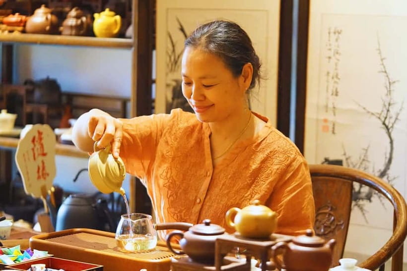 Beijing：Learn Calligraphy & Enjoy Kung Fu Tea Ceremony - The teacher factor: English that actually helps you follow