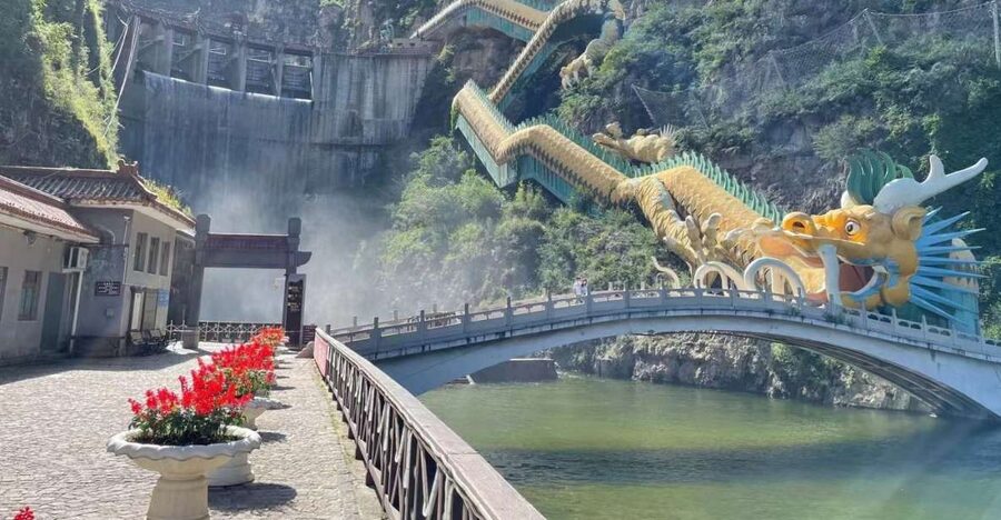 Beijing: Longqing Gorge w/Great Wall or Guyaju Private Tour - When cable car closes: hiking backup and smart alternatives like Ming Tombs or Juyongguan