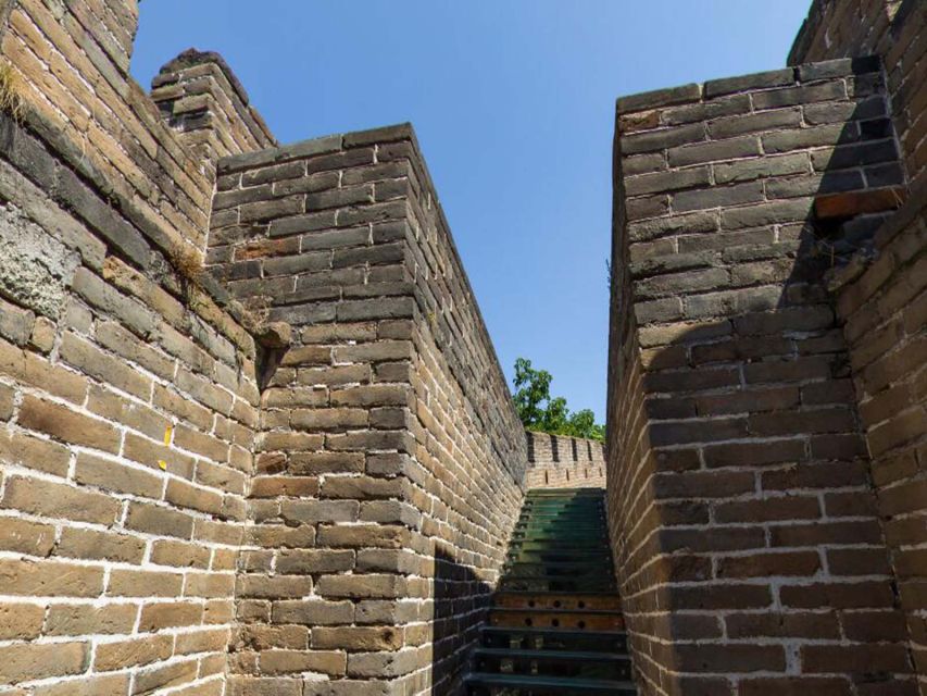 Beijing:Mutianyu/Badaling Great Wall Tour with VIP Fast Pass - What the guide actually adds beyond facts
