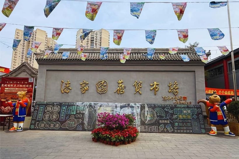 Beijing: Panjiayuan Market&Liangma River Cruise Night Tour - Key highlights you’ll feel right away