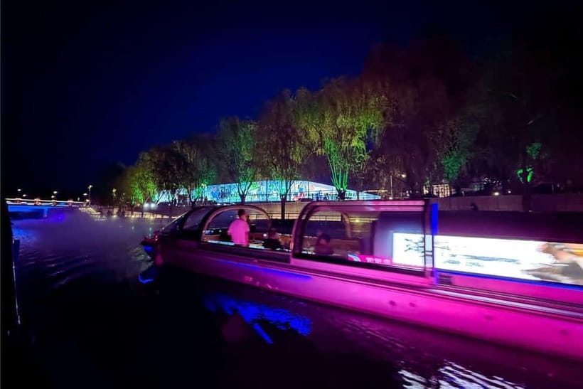 Beijing: Panjiayuan Market&Liangma River Cruise Night Tour - Liangma River cruise, modern Beijing from a calmer angle