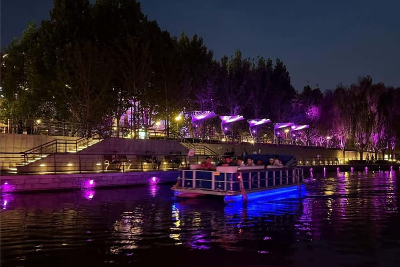 Beijing: Panjiayuan Market&Liangma River Cruise Night Tour - Who should book this Panjiayuan and Liangma night tour