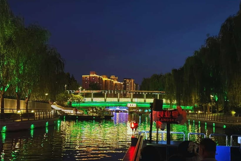Beijing: Panjiayuan Market&Liangma River Cruise Night Tour - Tips to enjoy the night without stress
