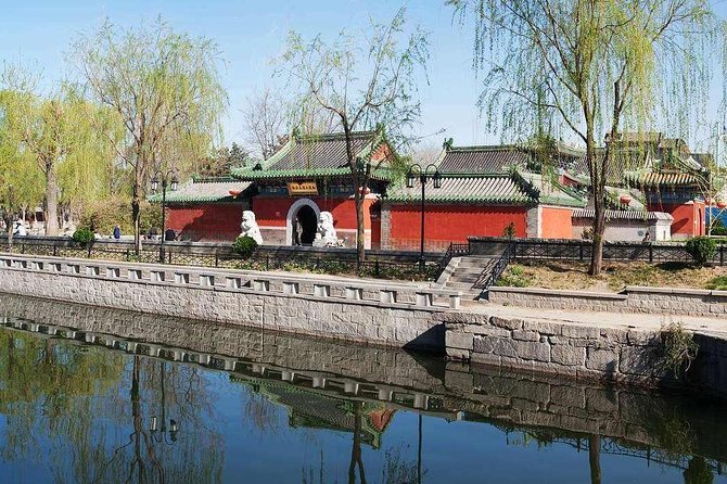 Beijing Private Tai Chi Class and Bike Tour at Houhai Lake - Shichahai Scenic Resort and hutongs: seeing Beijing as people live it