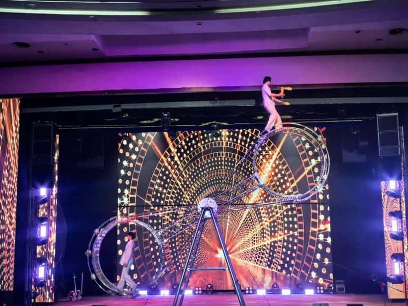 Beijing: Qinle Palace Acrobatics Show Ticket - Aerial Silk and Hoop Acts: The Part That Makes Your Eyes Move Constantly