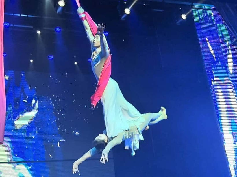 Beijing: Qinle Palace Acrobatics Show Ticket - The Modern-Style Tricks: Giant Flying Wheels and Globe Motorcycle