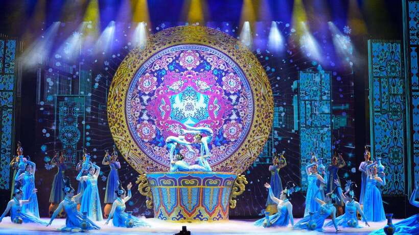 Beijing: Red Theatre Acrobatics Show Ticket-Local Must-See - Red Theatre: why this show is worth your evening