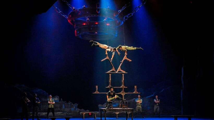 Beijing: Red Theatre Acrobatics Show Ticket-Local Must-See - Inside Red Theatre: what to expect once you’re seated