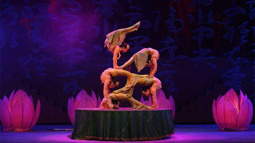 Beijing: Red Theatre Acrobatics Show Ticket-Local Must-See - Pick the right showtime: 4:20 PM vs 5:40 PM