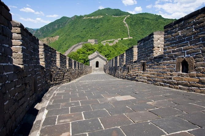 Beijing's Mutianyu Great Wall with Special Peking duck lunch and acrobatics show - Who this tour suits best, and who should think twice