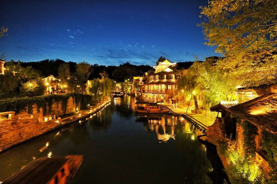 Beijing: Simatai Great Wall & Gubei Water Town Private Tour - Two Ways to Do It: Transfer-Only Tickets vs a Full Private Guide