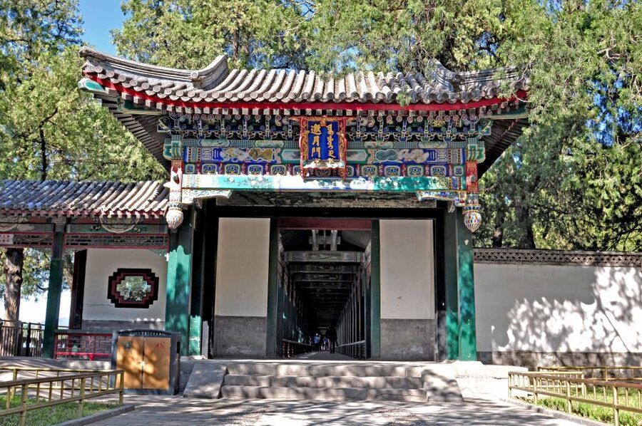 Beijing: Summer Palace, Sacred Road&Ming Tombs Private Tour - Guide quality and photo-friendly pacing in a private group