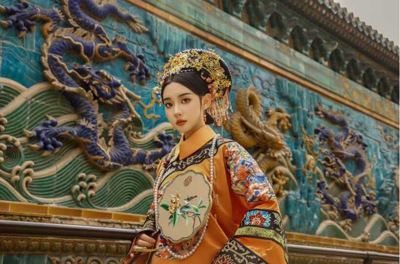 Beijing: Traditional Chinese Costume Makeover & Photo Shoot - Finding Your Group at Jinyu Hutong Station, Exit C