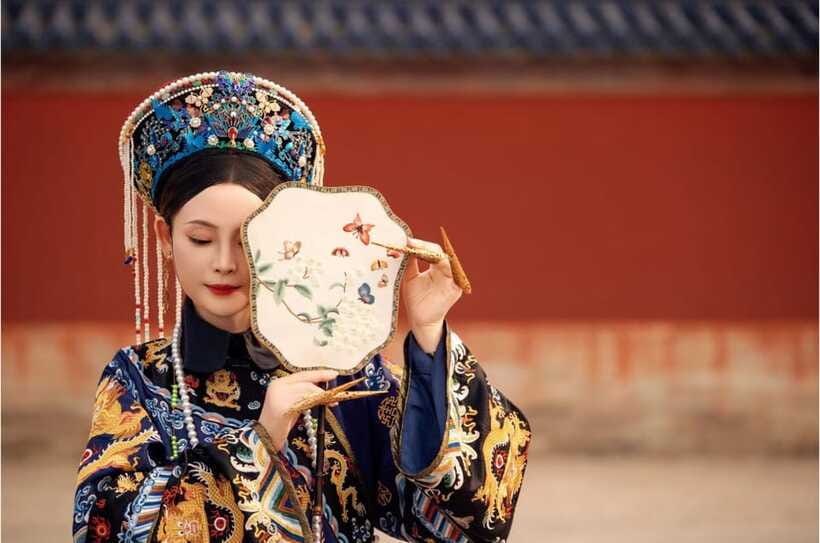 Beijing: Traditional Chinese Costume Makeover & Photo Shoot - The Photo Shoot: Scenic Stops and Real-World Timing