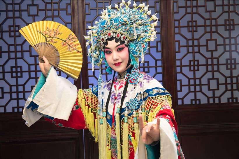 Beijing: Traditional Cultural Show Peking Opera Tickets - Liyuan Theatre and the feel of Peking Opera up close